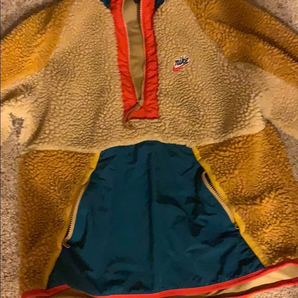 Nike sweater - Picture 2 of 7